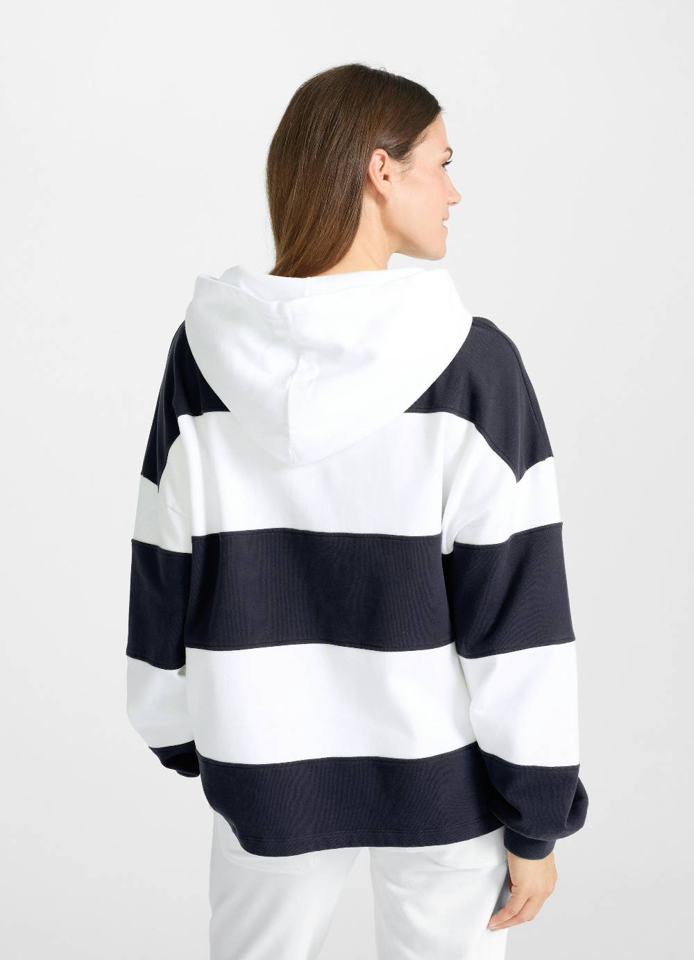 Juvia Hoodie JETZT KAUFEN