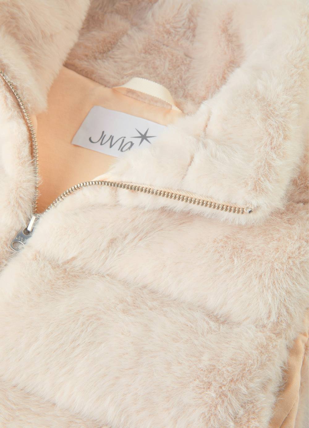 Juvia Faux Fur - Daunenweste im Angebot