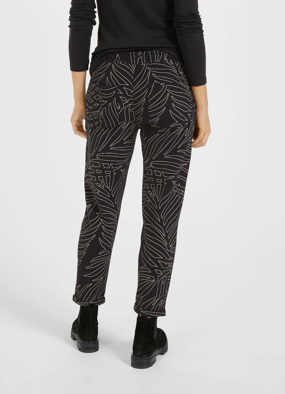 Juvia Casual Fit - Sweatpants Limitierter Zeitrabatt