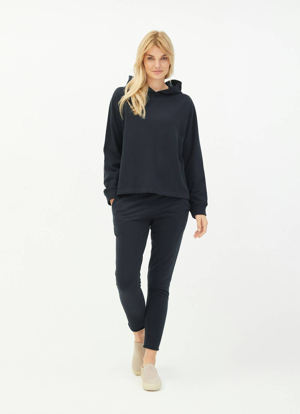 Juvia Hoodie 50% Rabatt mit kostenlosem Versand