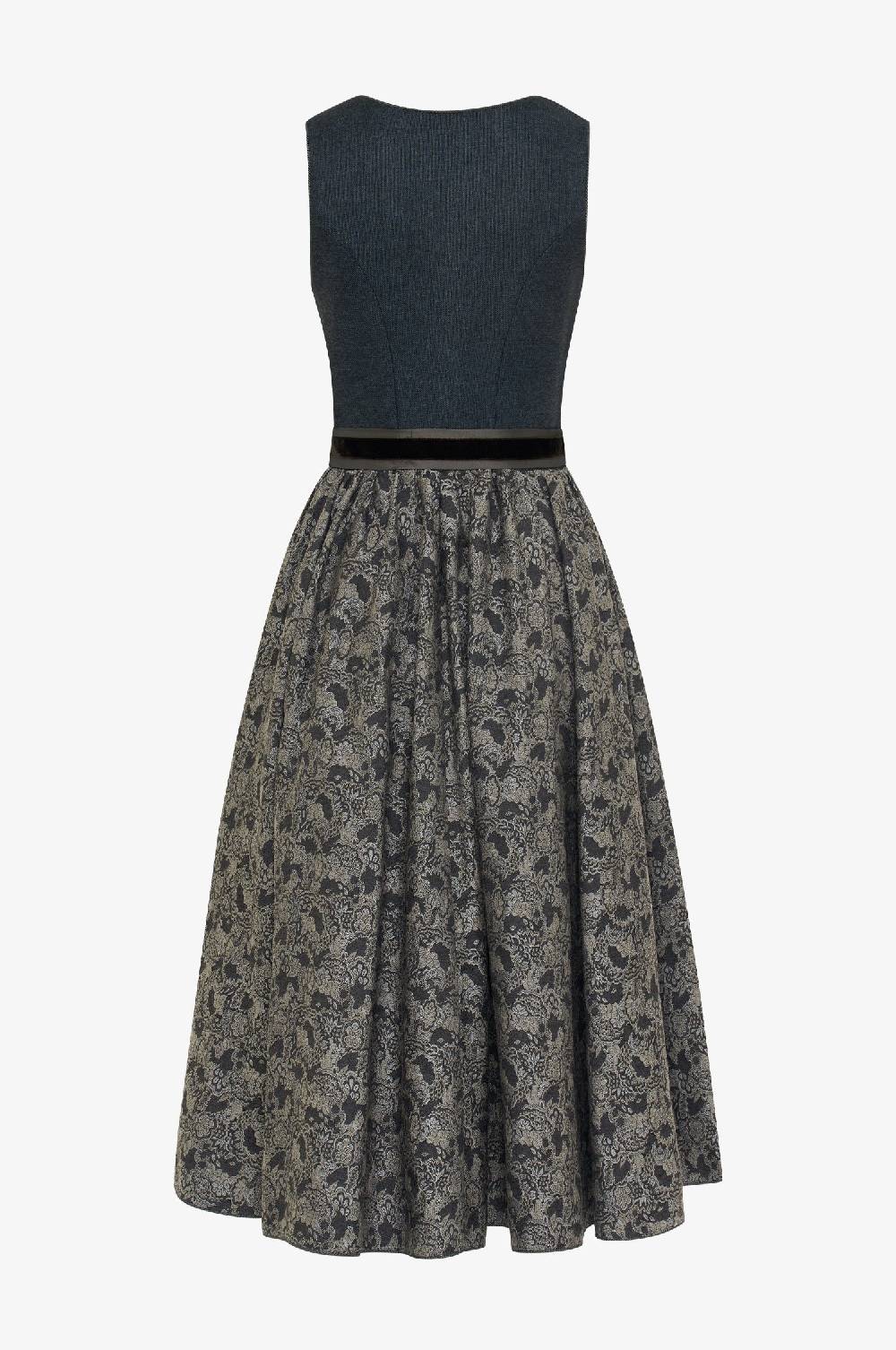 Kinga Mathe Dirndl Girona in Anthrazit Letzter Tag