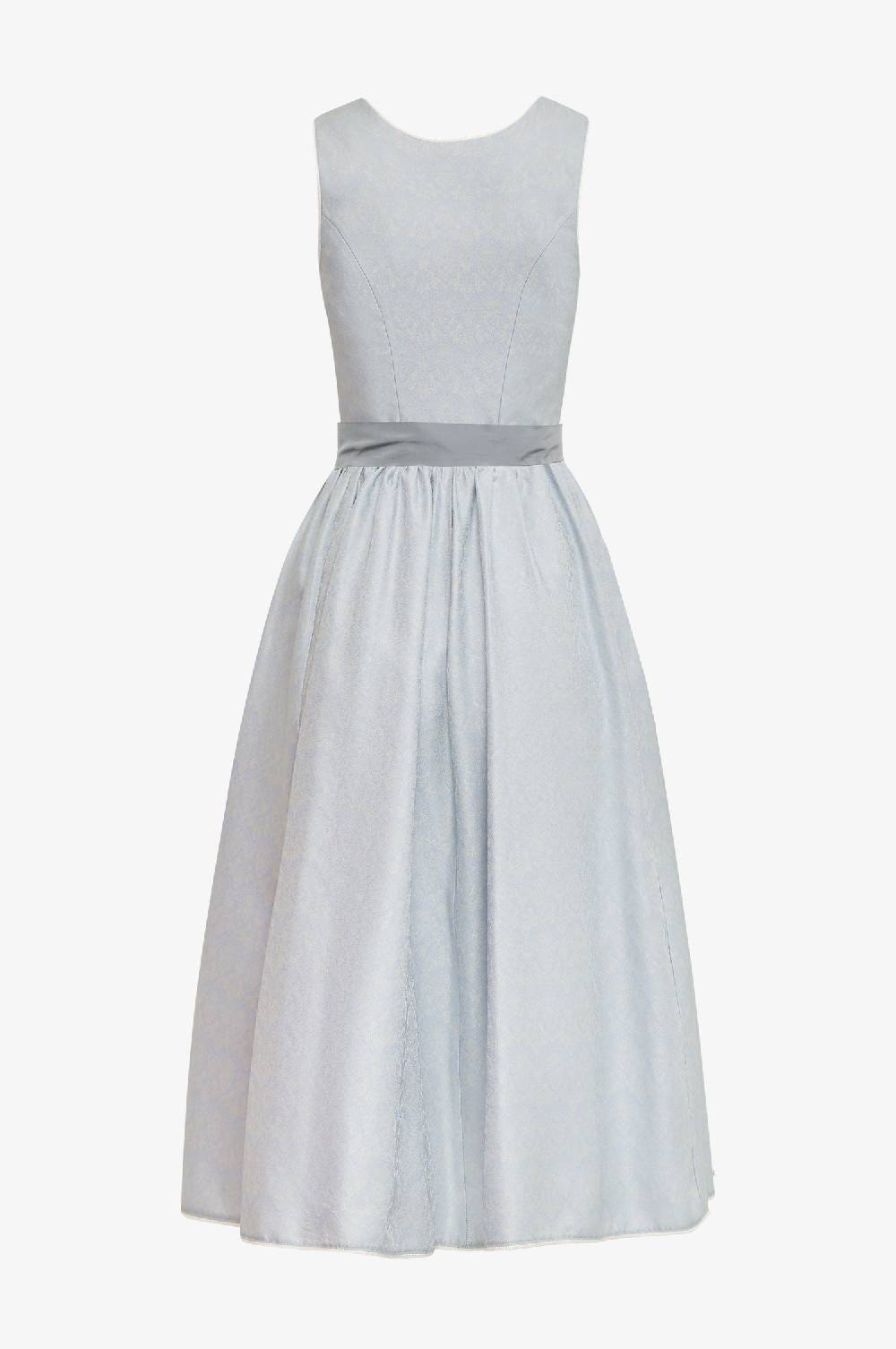 Kinga Mathe Dirndl Senise in Hellblau Letzte 2 Tage