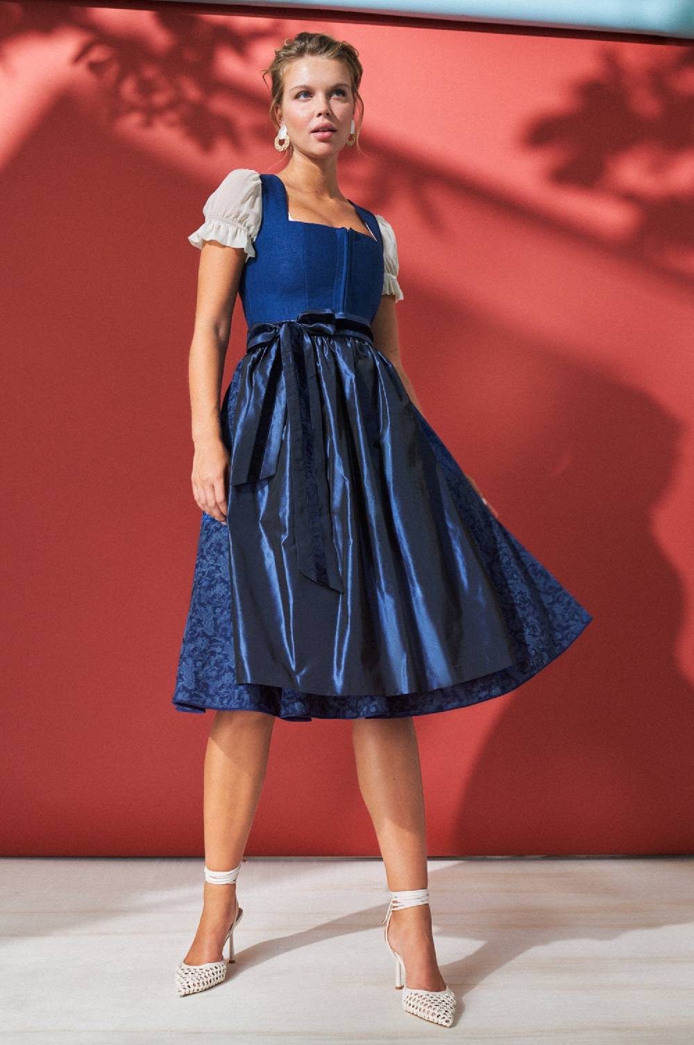 Kinga Mathe Dirndl Lazise in Nachtblau Letzter Tag