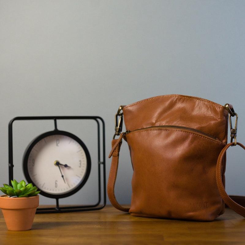 Leconi kleine Umhängetasche Schultertasche Freizeittasche Leder cognac LE3049 Online Outlet