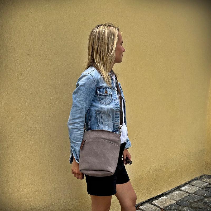 Leconi kleine Umhängetasche Schultertasche Freizeittasche Wildleder grau LE3049 Outlet