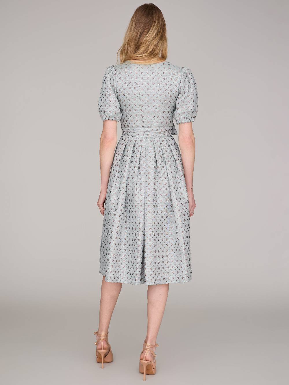 Limberry Hellblaues Dirndl mit Puffärmeln - LOTTIE BLUE HAZE im Angebot