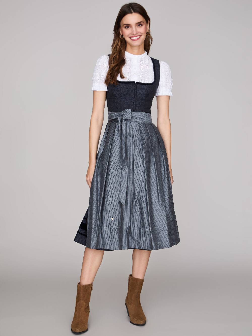 Limberry Dunkelblaues Dirndl mit Ornament-Muster - FRANZI Großer Ausverkauf