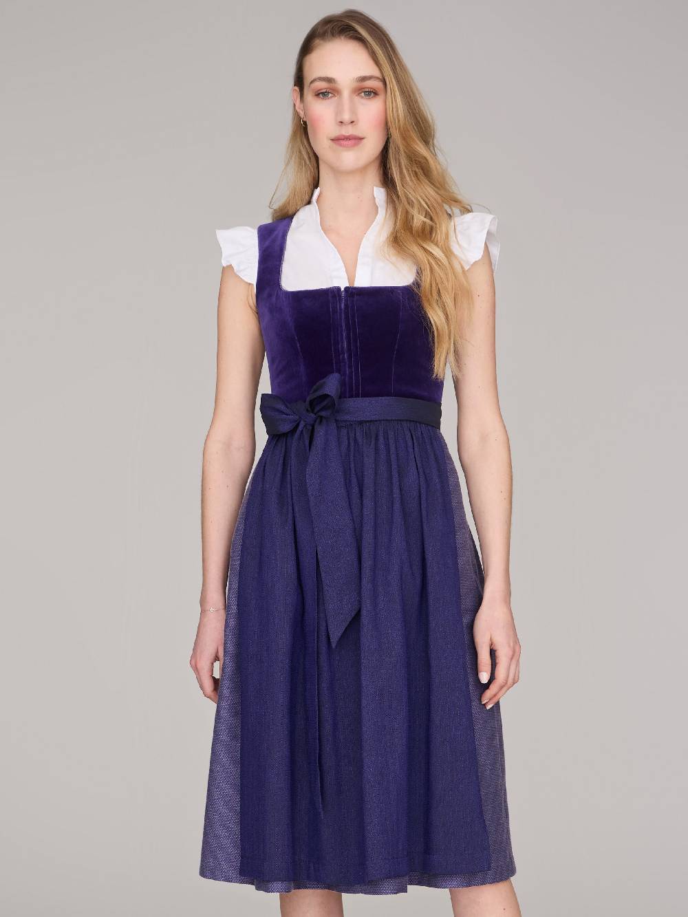 Limberry Weiße Dirndlbluse mit V-Ausschnitt - VALERIA Wochenangebot