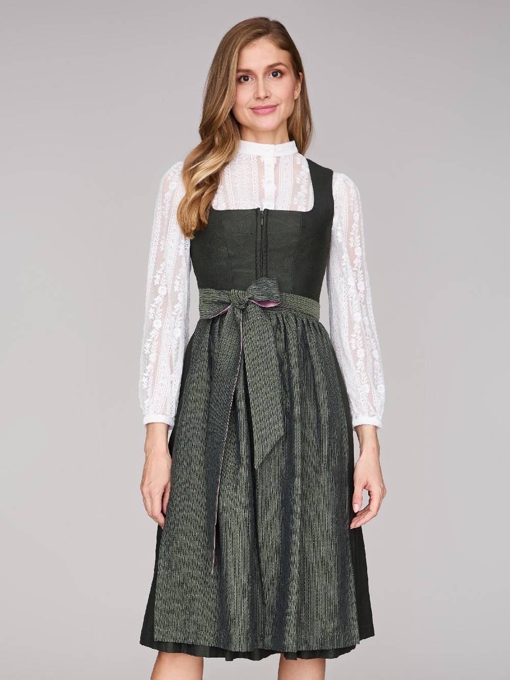 Limberry Hochgeschlossene Dirndlbluse aus Lochspitze - ROMINA Kostenloser Versand international