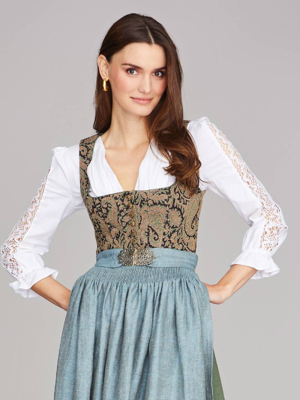 Limberry Reinweiße Dirndlbluse mit Schalkragen - SIMONES Osterangebot