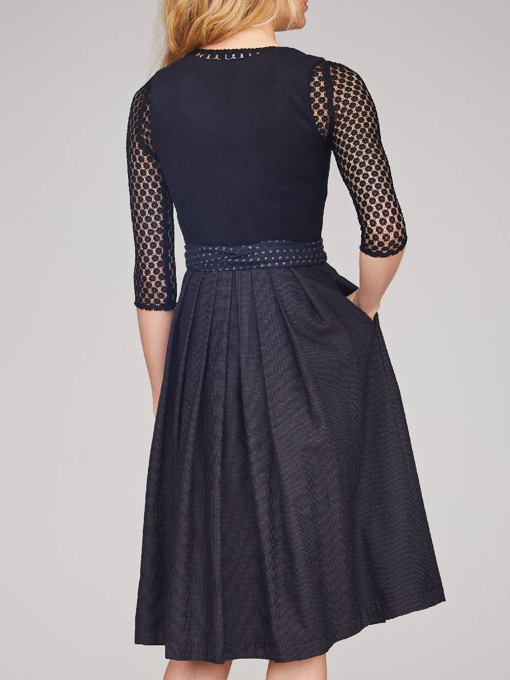 Limberry Schwarzes Dirndl mit Samt-Mieder - LAYLA BLACK Kostenlose Rückgabe