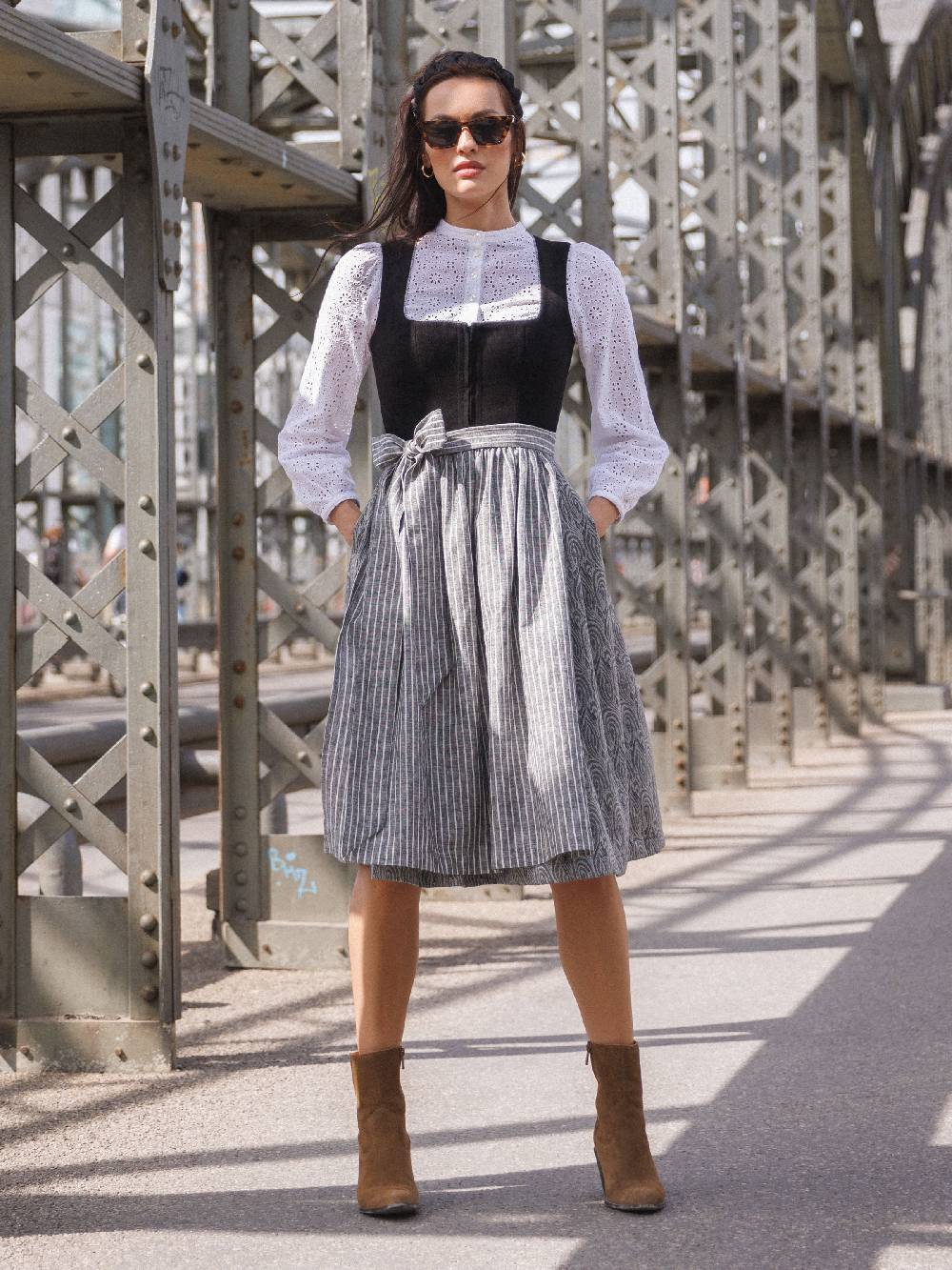 Limberry Schwarzes Dirndl mit Samt-Mieder - KIRA MONACO Neueste Stile