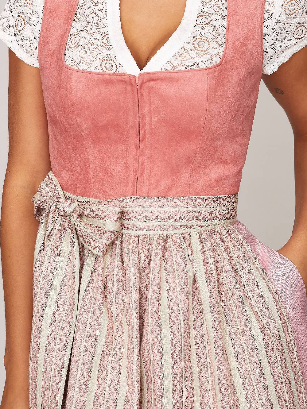 Limberry Weiße Dirndlbluse mit Blumen-Kreis-Spitze - KRISTINA Flash Sale