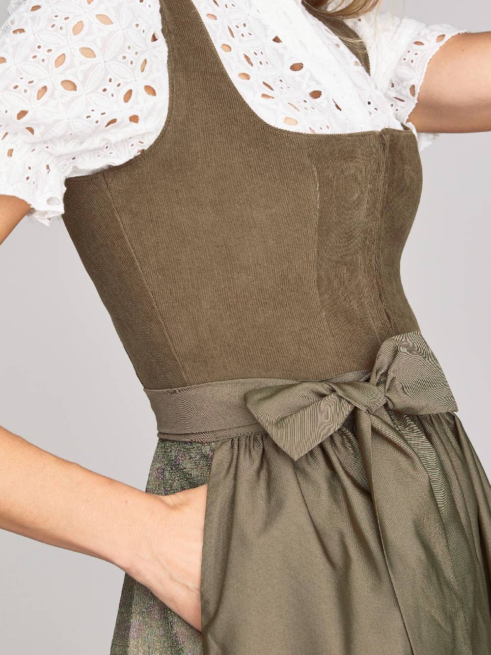 Limberry Dirndl mit Cord-Mieder in Oliv - CAMILLE OLIVE Begrenzte Freigabe