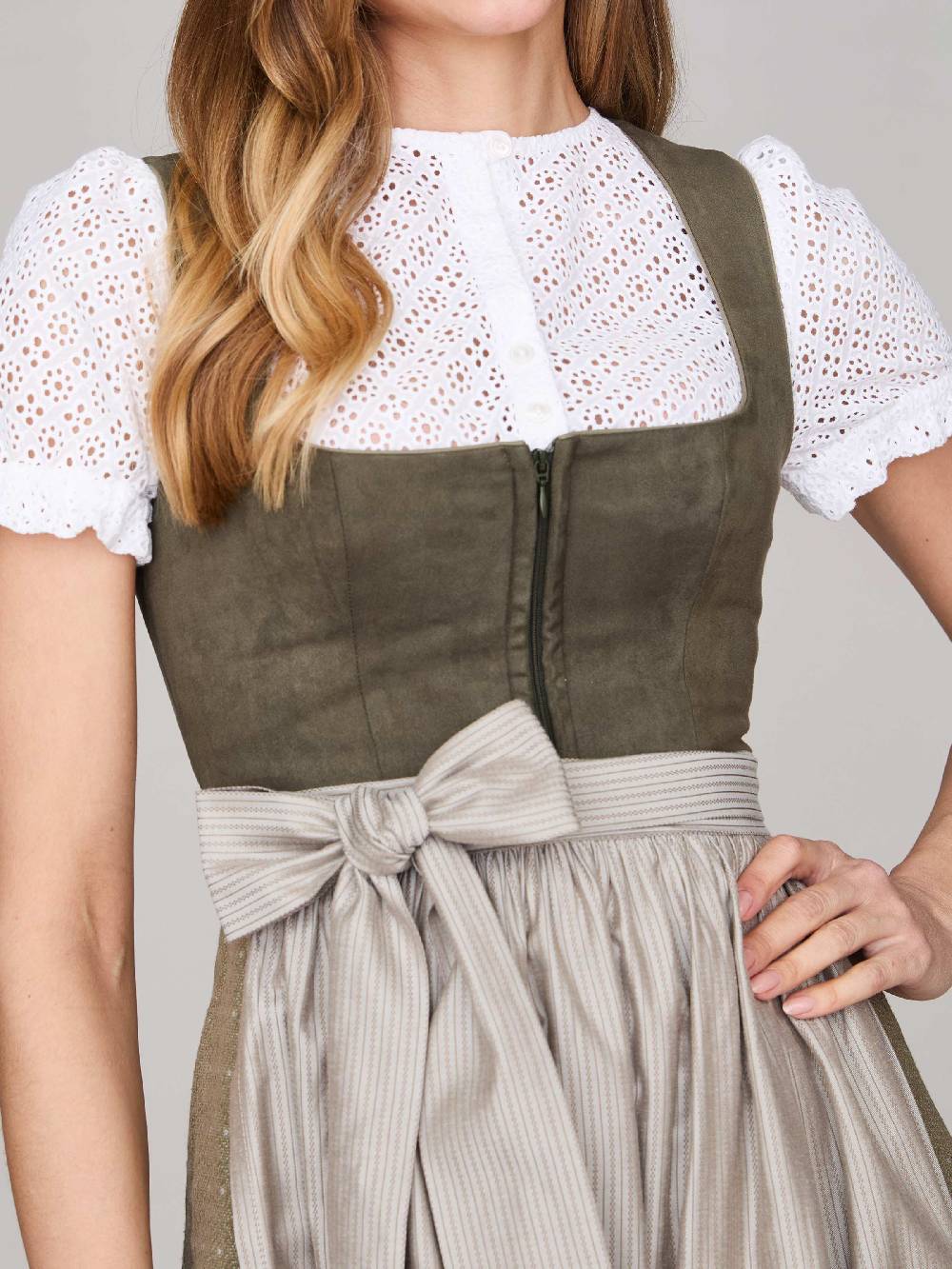 Limberry Moosgrünes Dirndl mit Velours-Mieder - ISOBEL MOSSY GREEN 2025