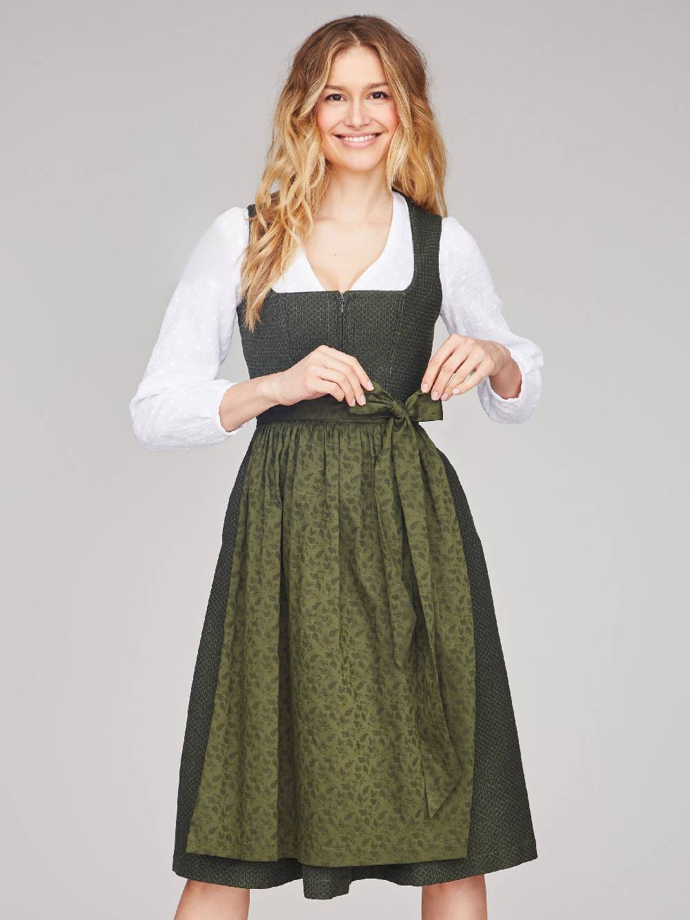 Limberry Weiße Dirndlbluse mit V-Ausschnitt - HAILEY Sonderangebot