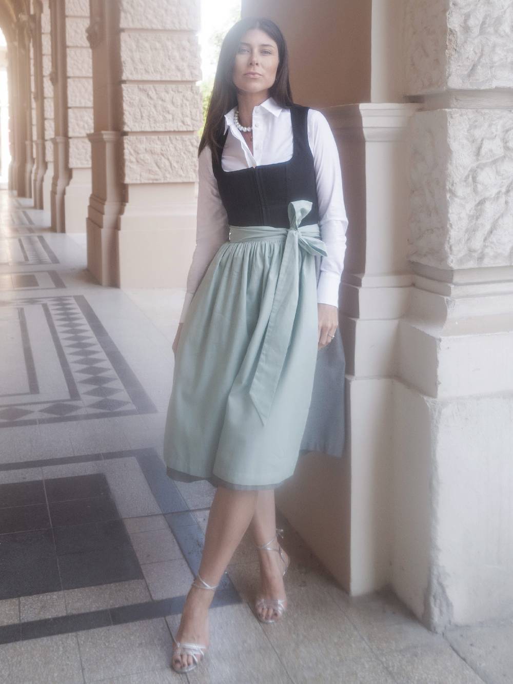 Limberry Schwarzes Dirndl mit Leinen-Mieder - VICKY HEILER X LIMBERRY Preisnachlass