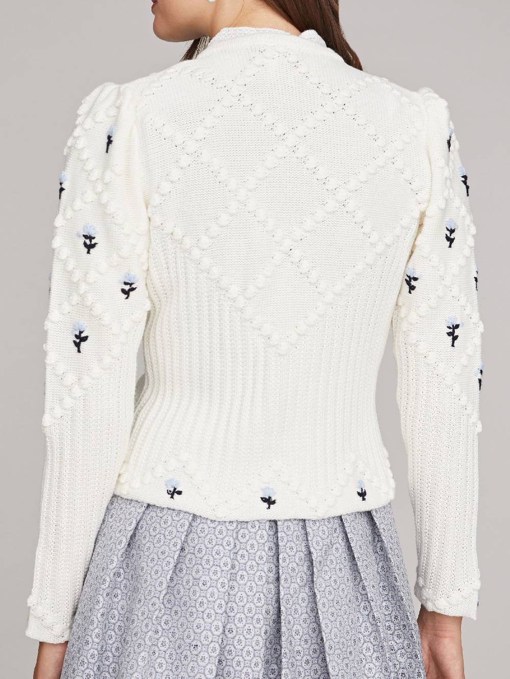 Limberry Cremeweiße Strickjacke mit blauer Blumenstickerei - ROMY Online Outlet