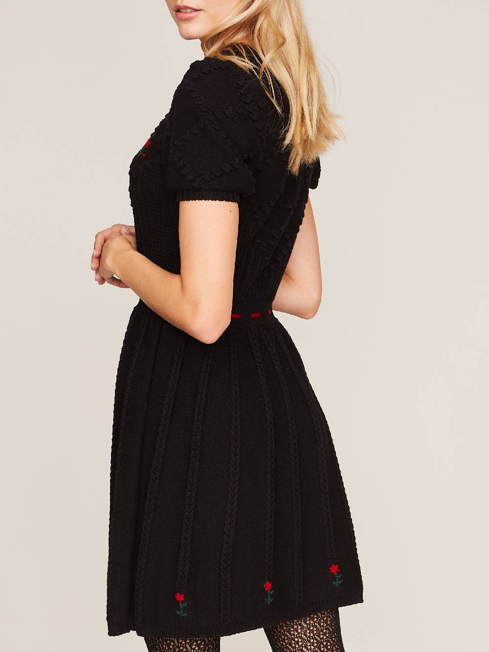 Limberry Schwarzes Strickkleid mit Handstickerei - HEIDI Letzte 3 Tage