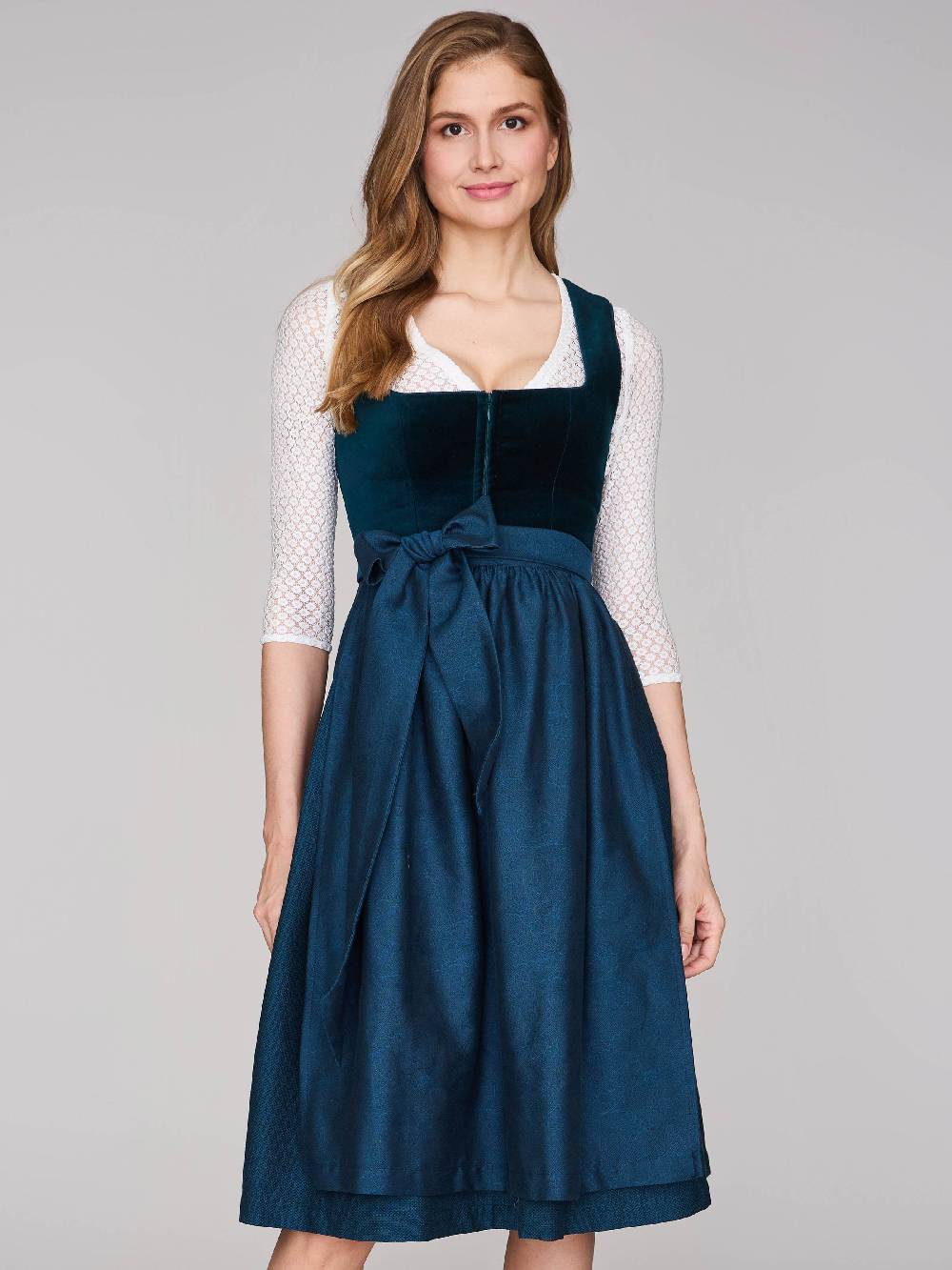 Limberry Weiße Dirndlbluse mit V-Ausschnitt - BARBARA Letzter Tag
