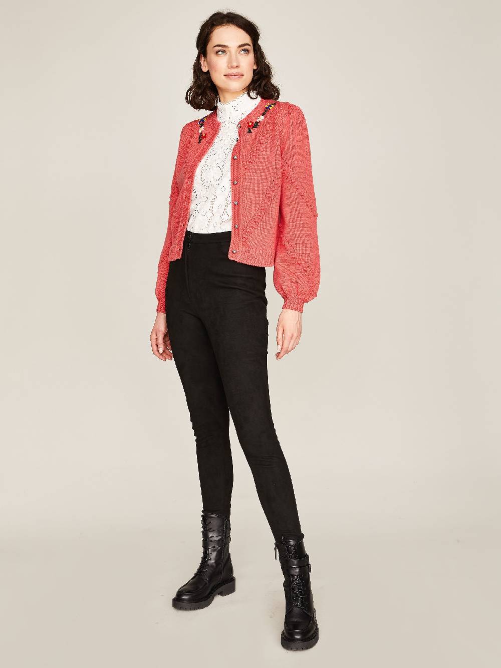 Limberry Strickjacke in Koralle mit Blumenstickerei - THERESA Zeitbegrenzte Promotion