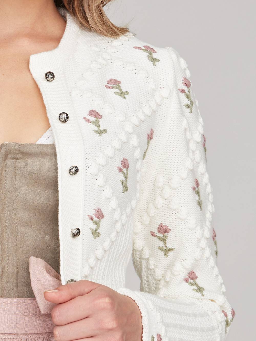 Limberry Cremeweiße Strickjacke mit rosa Blumenstickerei - ROMY Clearance-Verkauf