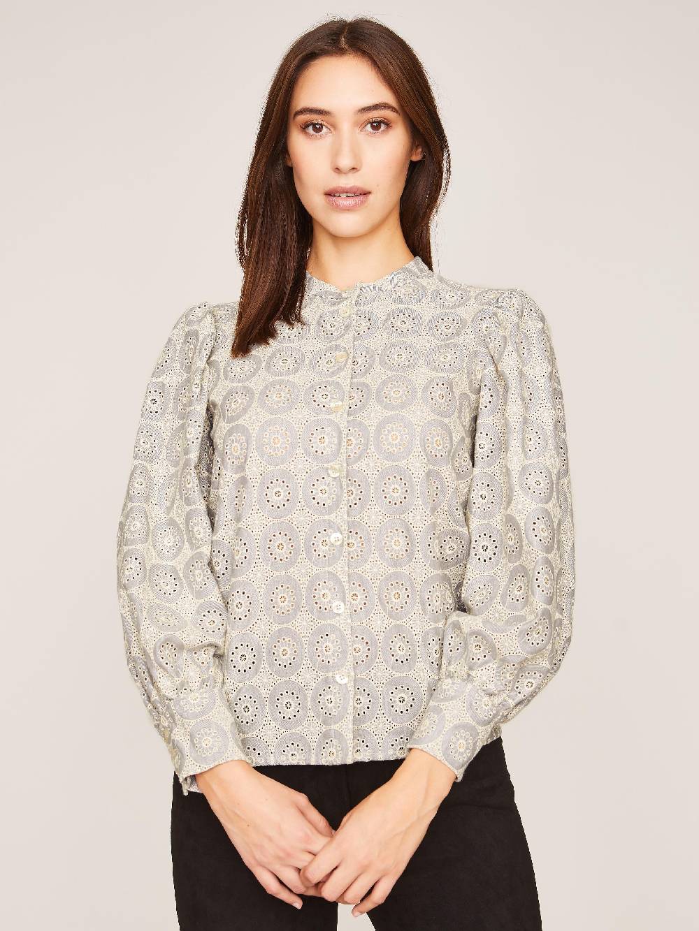 Limberry Hellgraue Bluse mit Stickerei - ADELINE Speichern exportieren