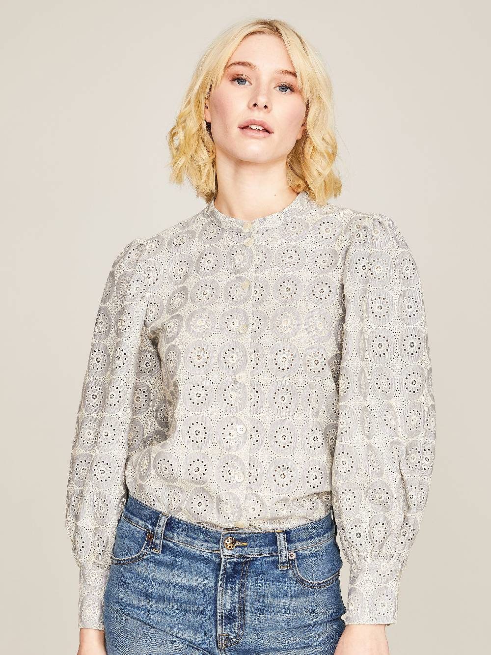 Limberry Hellgraue Bluse mit Stickerei - ADELINE Speichern exportieren