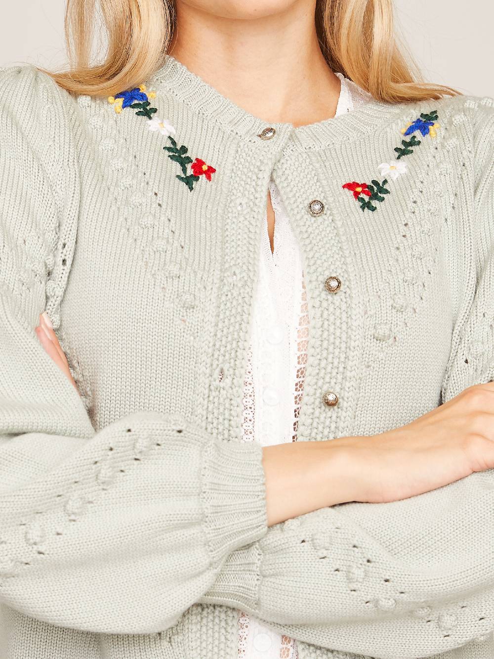 Limberry Strickjacke in Khaki mit Blumenstickerei - THERESA im Angebot