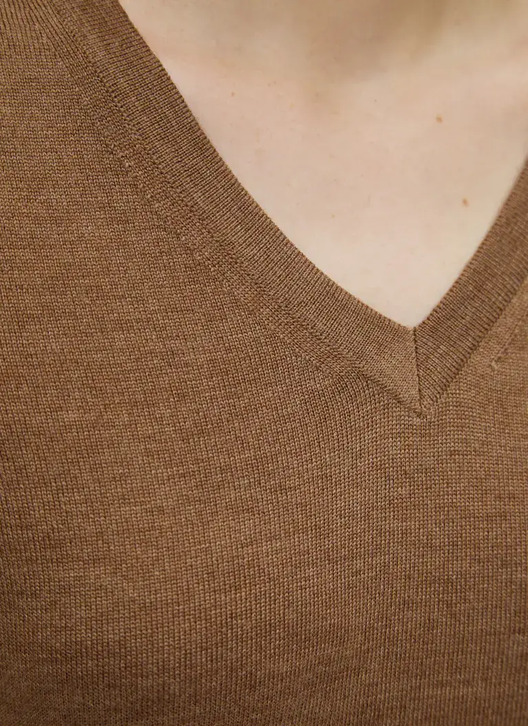 Maerz Muenchen V-Ausschnitt Pullover100% MerinowolleArt. Nr. 300000-107 Saisonale Angebote