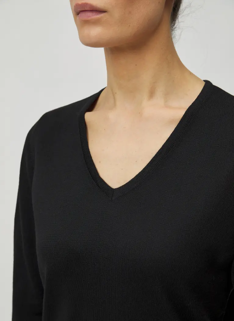 Maerz Muenchen V-Ausschnitt Pullover100% MerinowolleArt. Nr. 300000-595 Räumungsverkauf