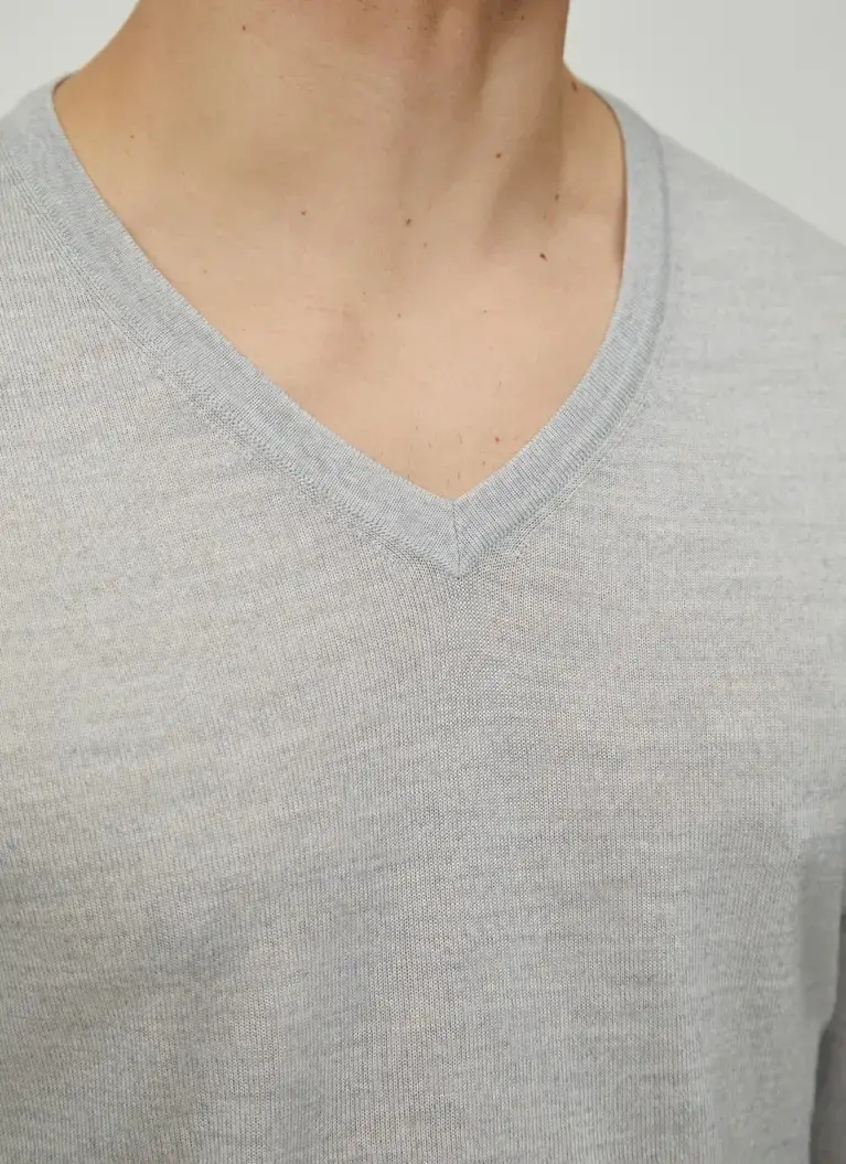 Maerz Muenchen V-Pullover100% MerinowolleArt. Nr. 403800-517 Lagerräumung