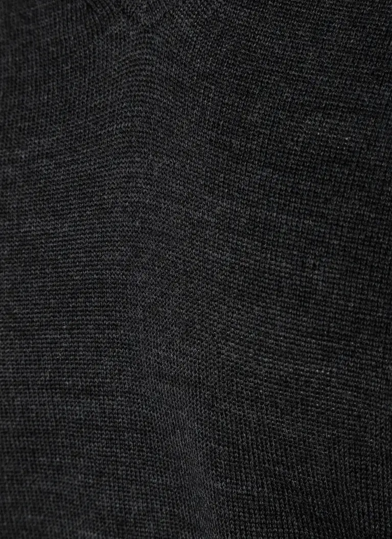 Maerz Muenchen V-Ausschnitt Pullover100% MerinowolleArt. Nr. 498840-591 Im Verkauf