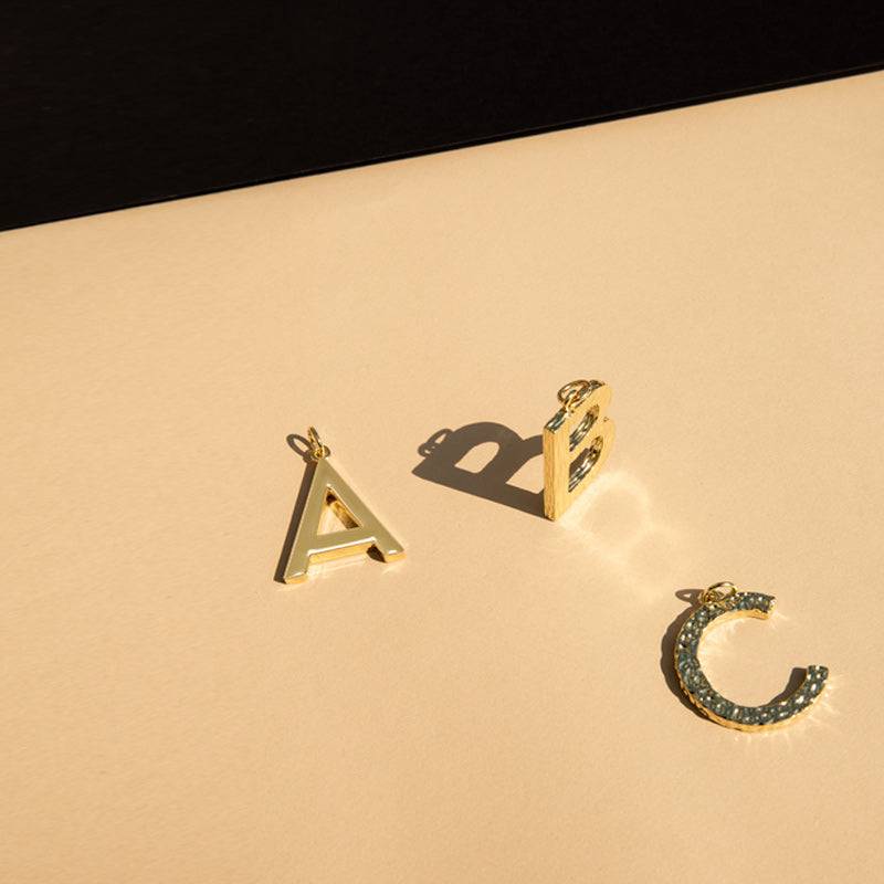 Maison Héroïne BUCHSTABEN ANHÄNGER Letzte 3 Tage