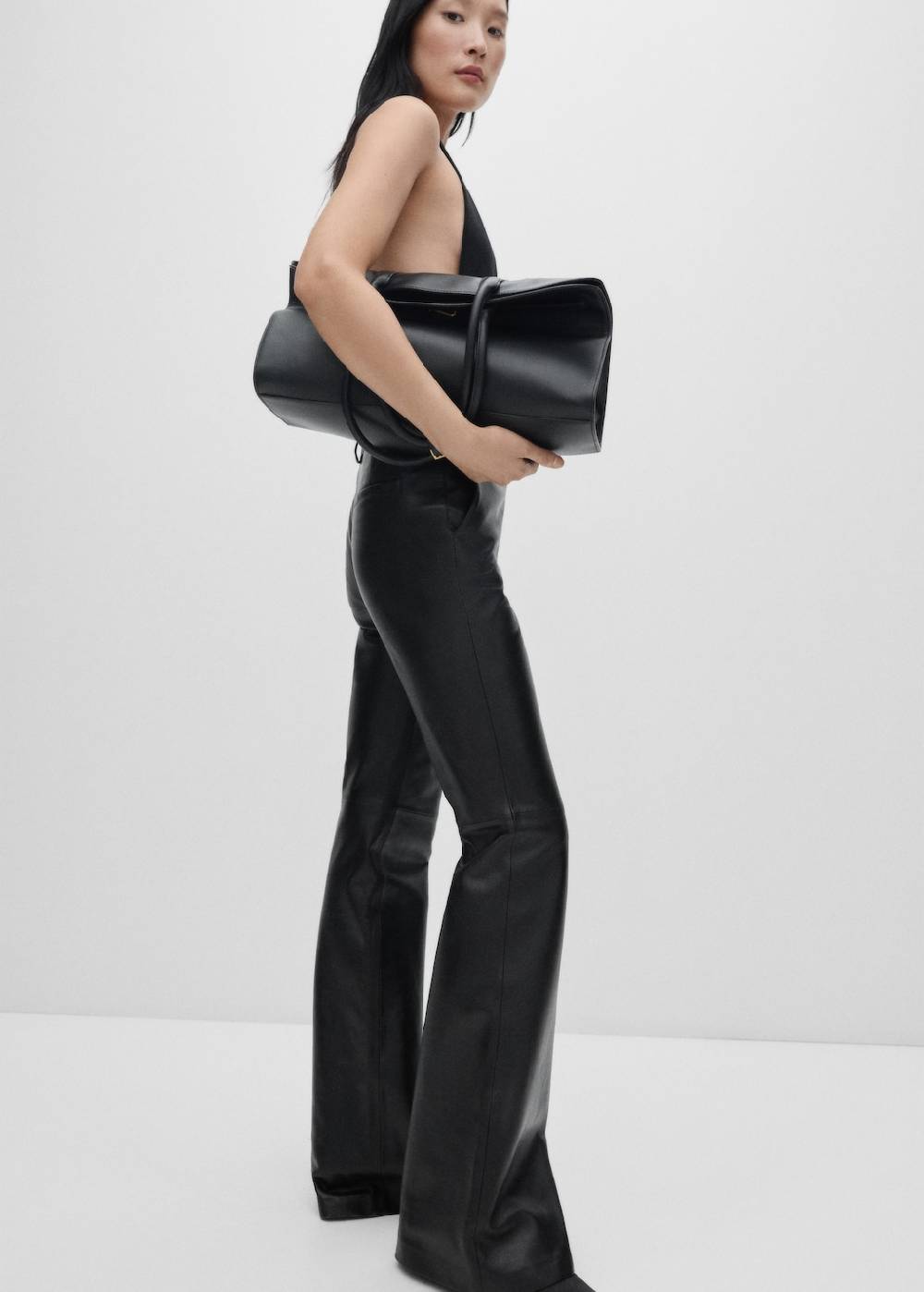 Mango Flared Hose aus Leder Begrenzt auf 3 Tage