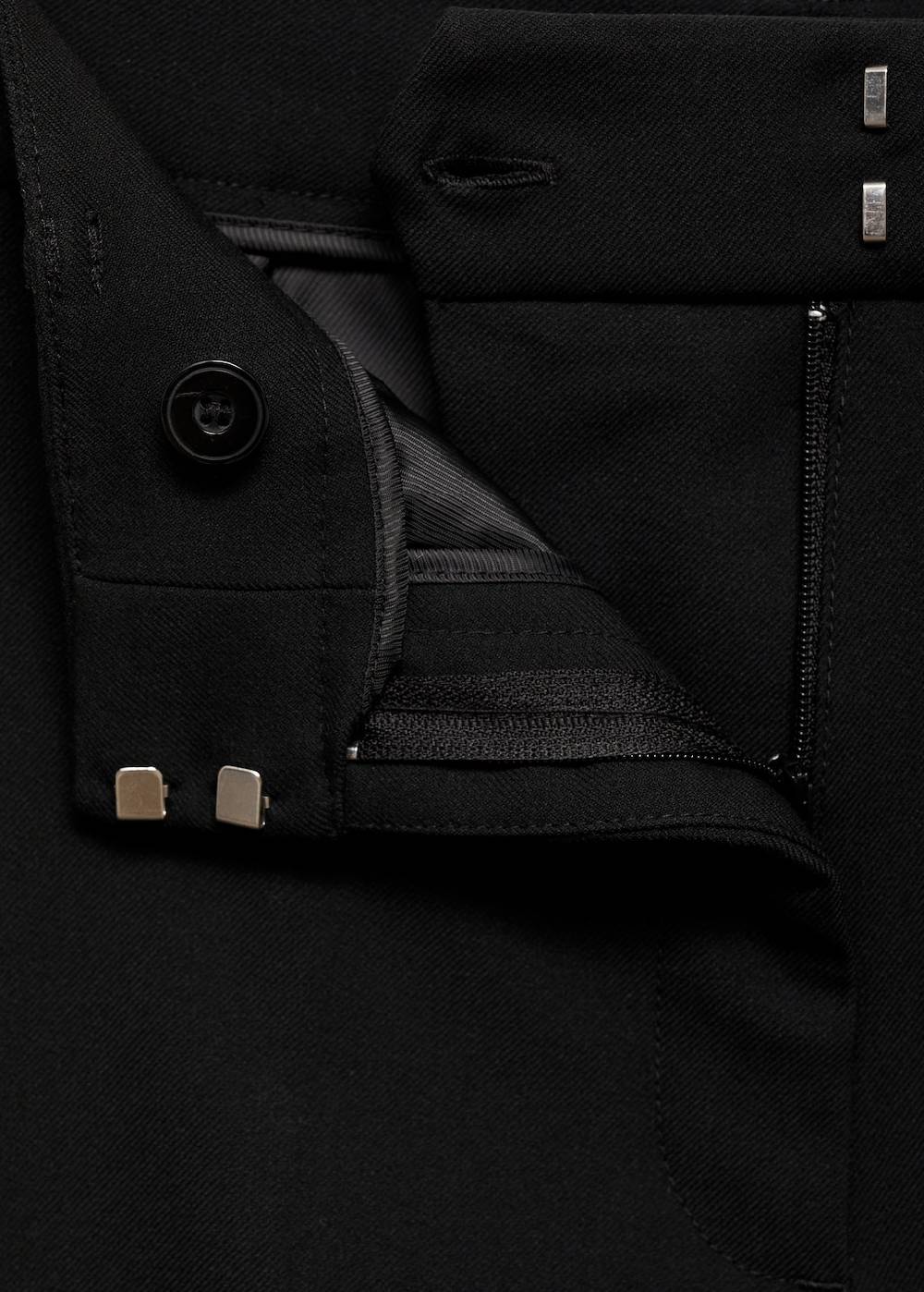 Mango Ausgestellte Hose mit hohem Bund Osterangebot