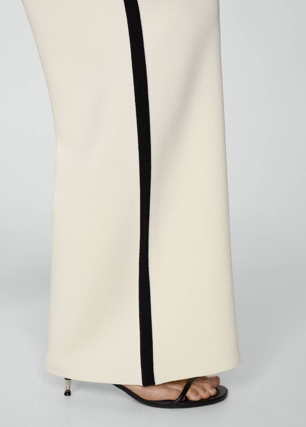 Mango Strickhose mit kontrastierenden Seitenstreifen Lagerräumung