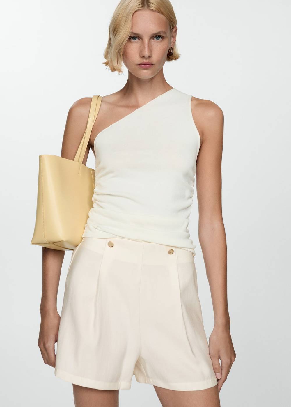 Mango Shorts mit Schmuckknopf Im Verkauf