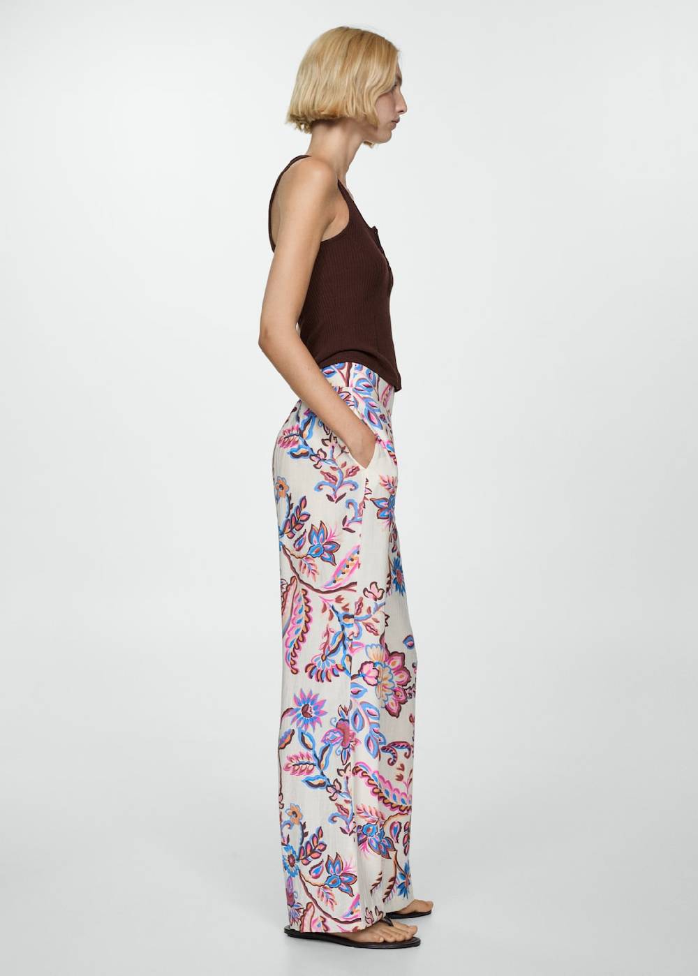 Mango Gerade Hose mit floralem Print Valentinstagsangebot