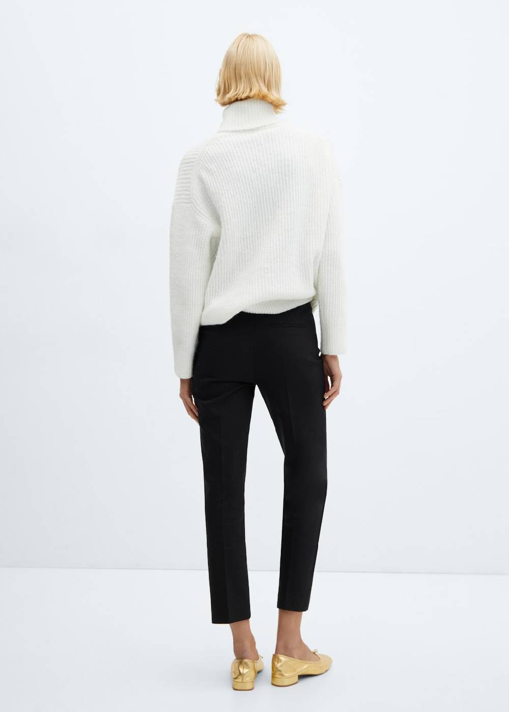 Mango Crop-Hose mit Knöpfen Neueste Mode