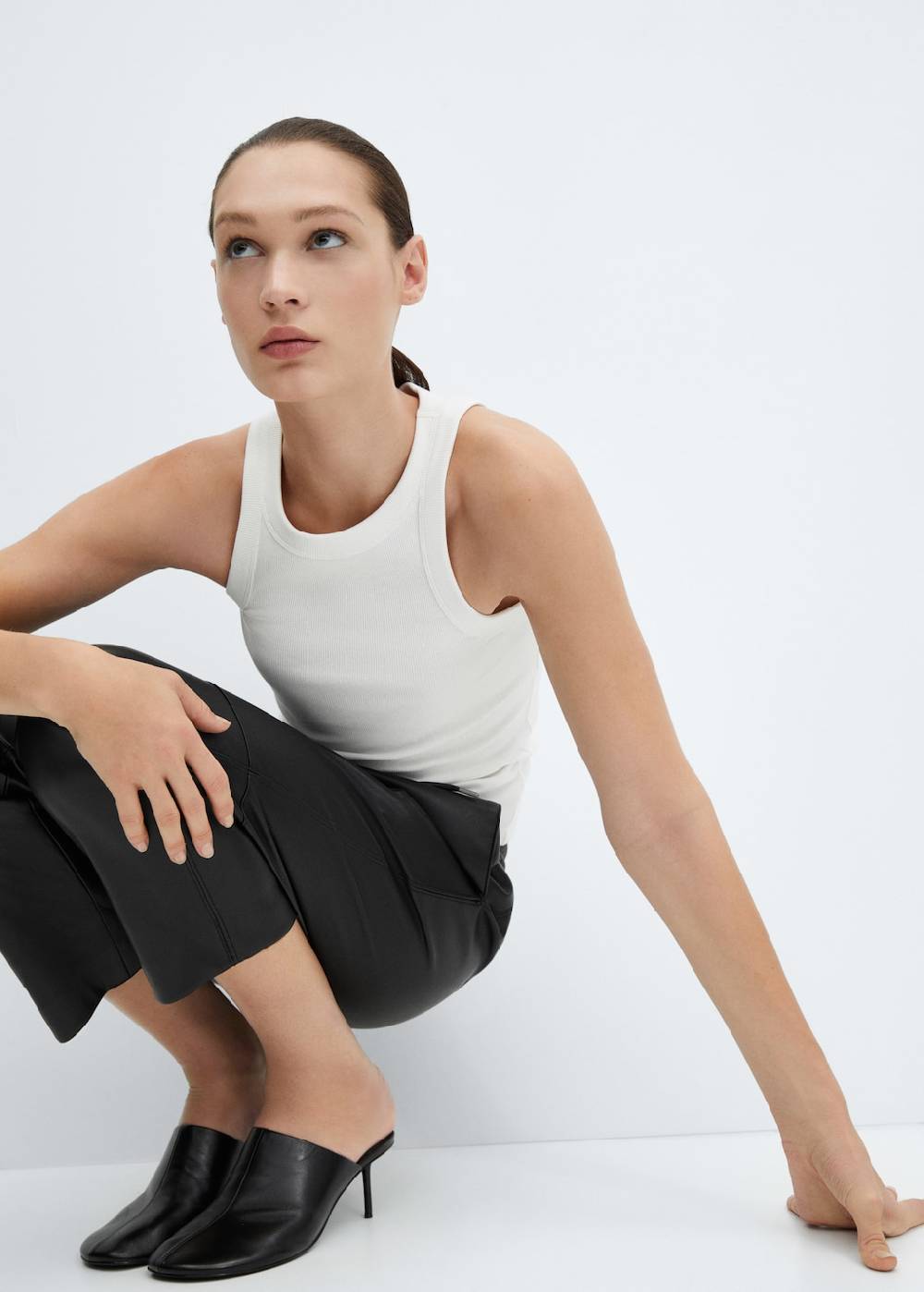 Mango Hose mit Stretchbund und Leder-Effekt Exklusive Angebote