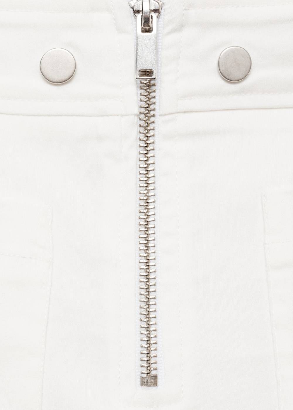 Mango Caprihose mit Zierknöpfen Bestseller