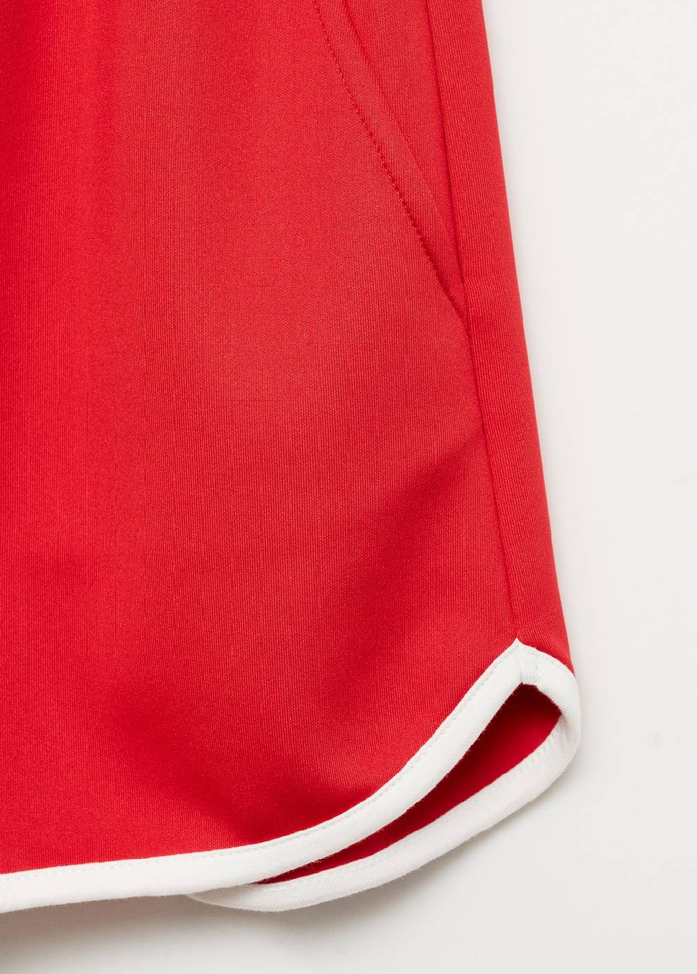 Mango Gerade Shorts mit Kontrastabschlüssen zollfrei