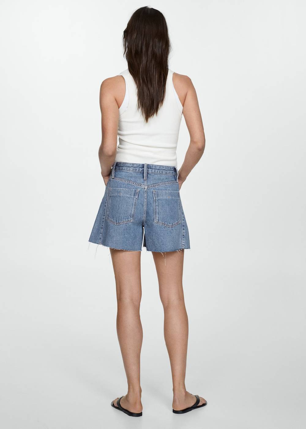 Mango Jeansshorts mit ausgefranstem Saum im Angebot