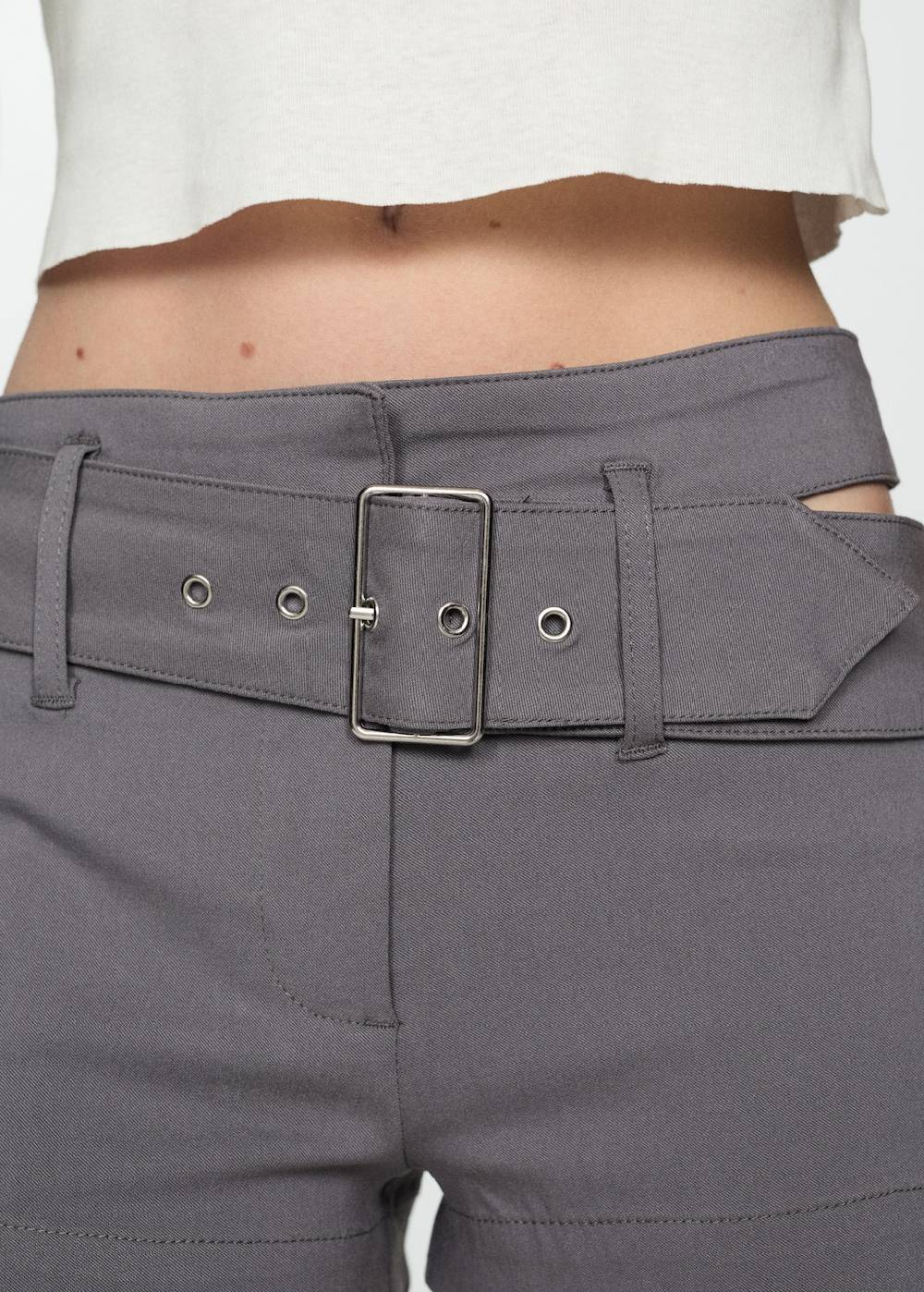 Mango Asymmetrische Shorts mit Gürtel Valentinstagsangebot