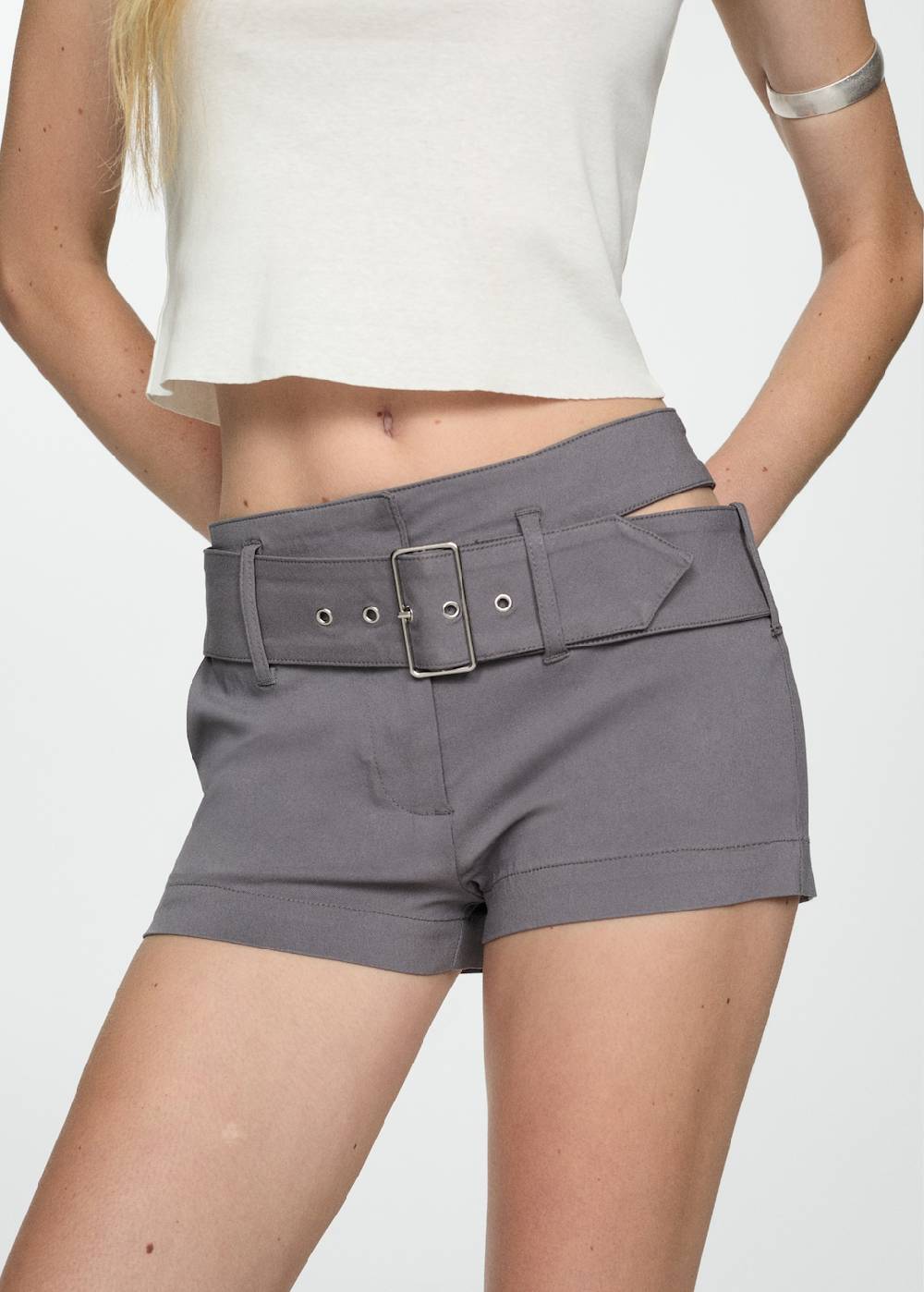 Mango Asymmetrische Shorts mit Gürtel Valentinstagsangebot