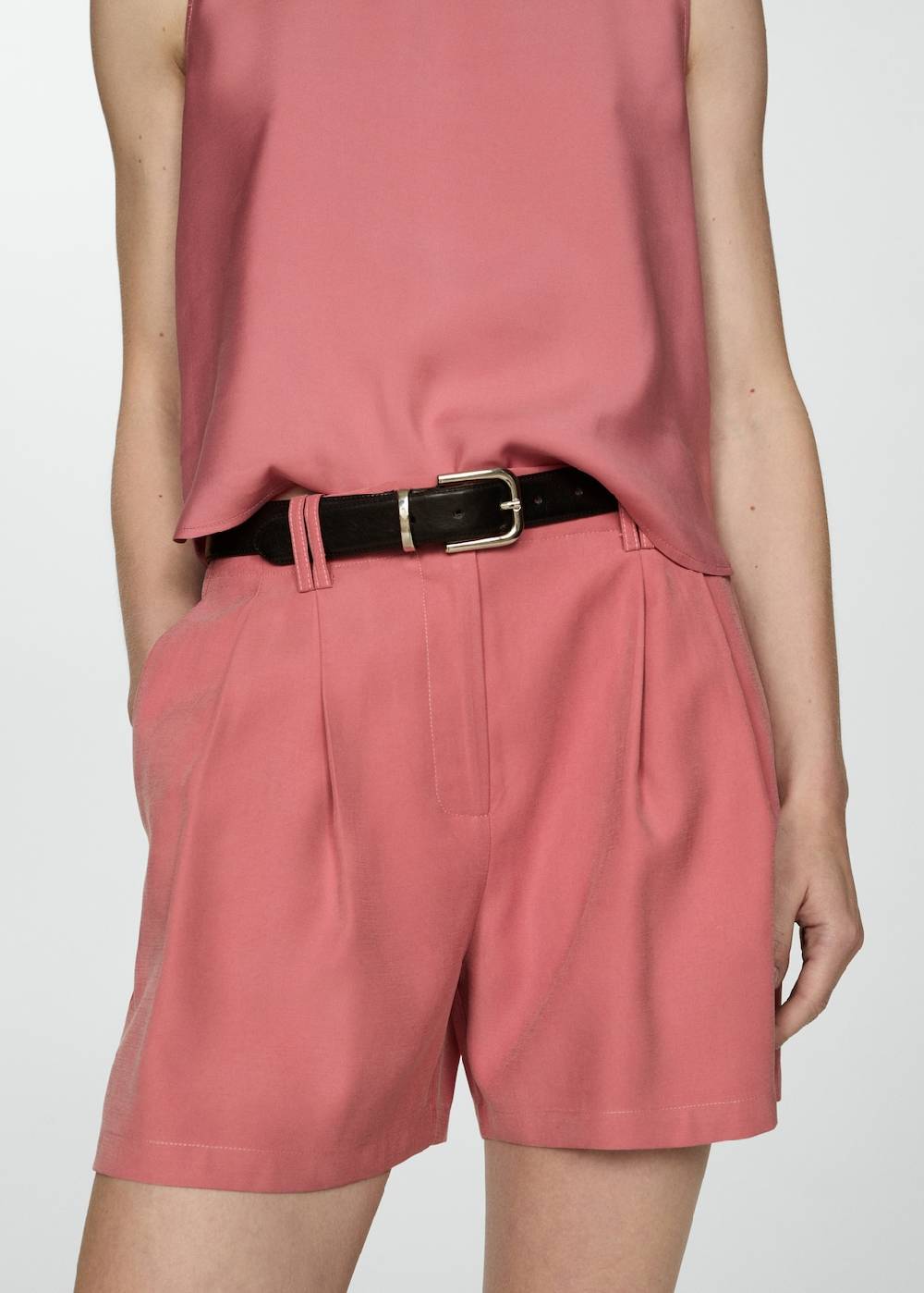 Mango Bundfaltenshorts mit mittlerer Bundhöhe Neueste Mode