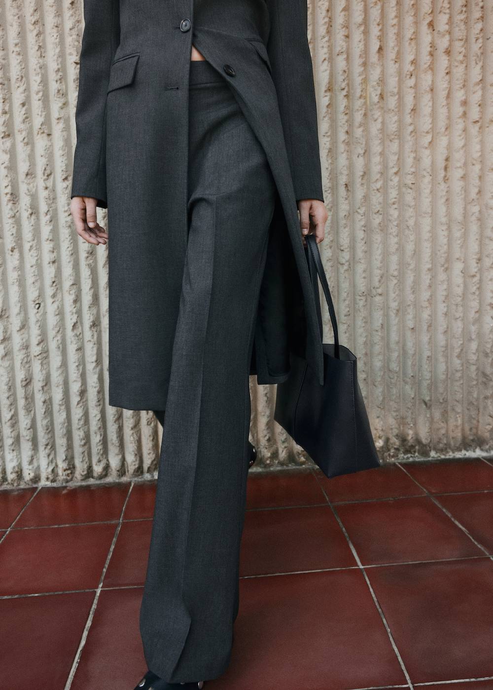 Mango Anzughose im Flared-Stil Bis zu 50% Rabatt