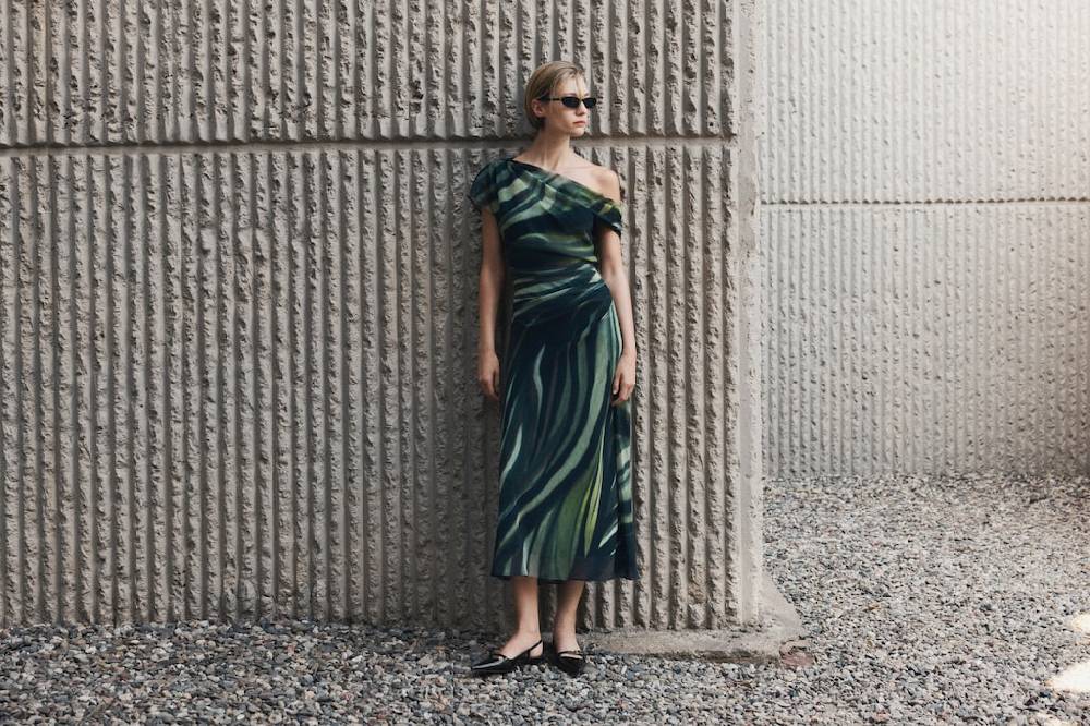 Mango Gemustertes Kleid mit drapierten Details Super Rabatt
