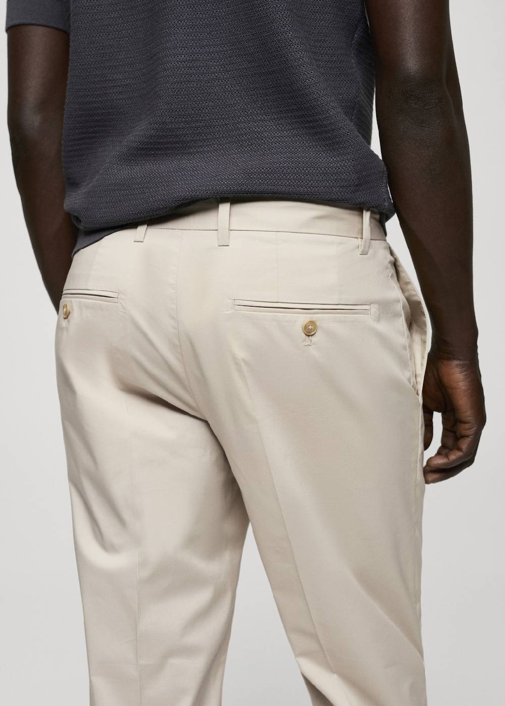 Mango Slim Fit-Bundfaltenhose aus Baumwolle Begrenzt auf 3 Tage